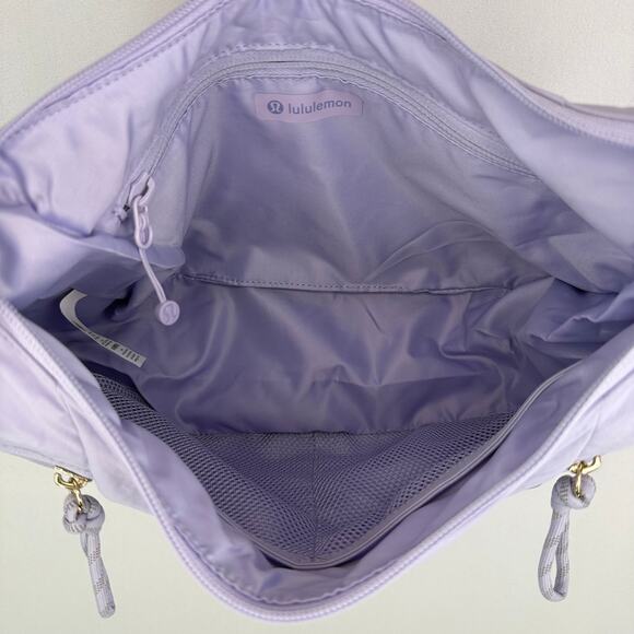 Lululemon Slouchy Sling Bag 6L - Picture 7 of 11